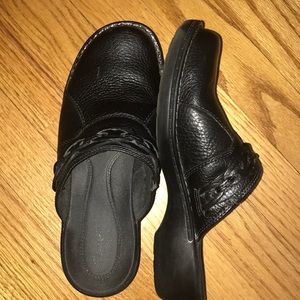 Clark’s Black mules, 7 1/2 wide